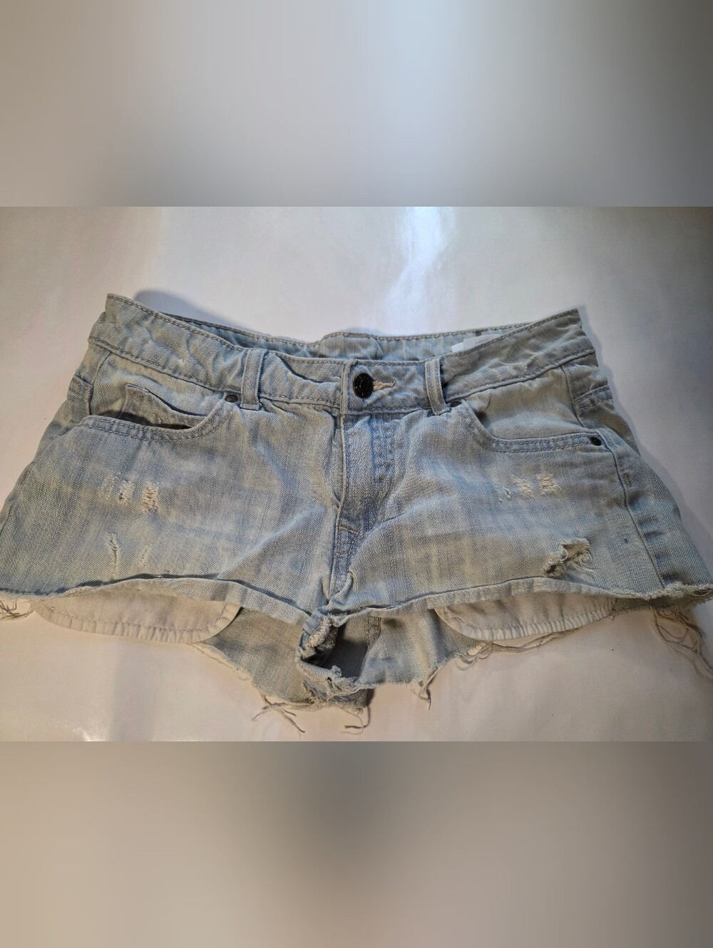 lifghtwash denim shorts